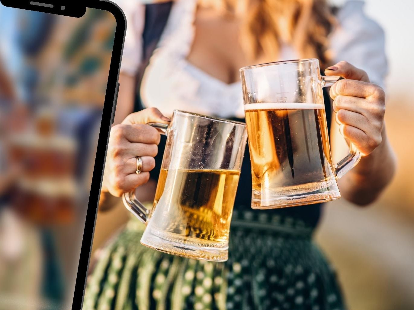 Kellnerin trägt 13 Maß Bier auf dem Herbstfest in Rosenheim