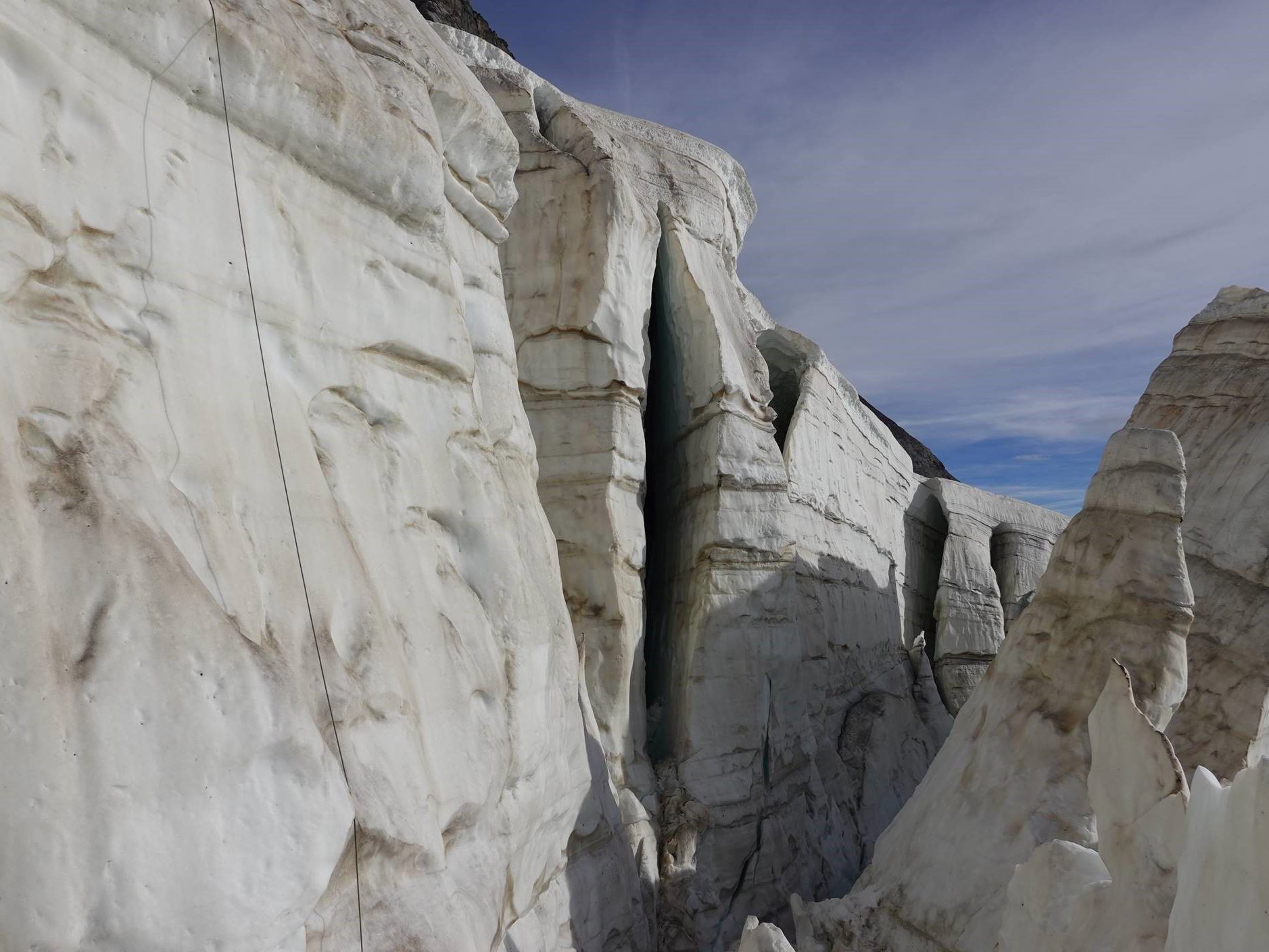 Am Sonntag, 17. September 2023, fand die Kantonspolizei Bern die vermisste Bergsteigerin tot im Eismeer.