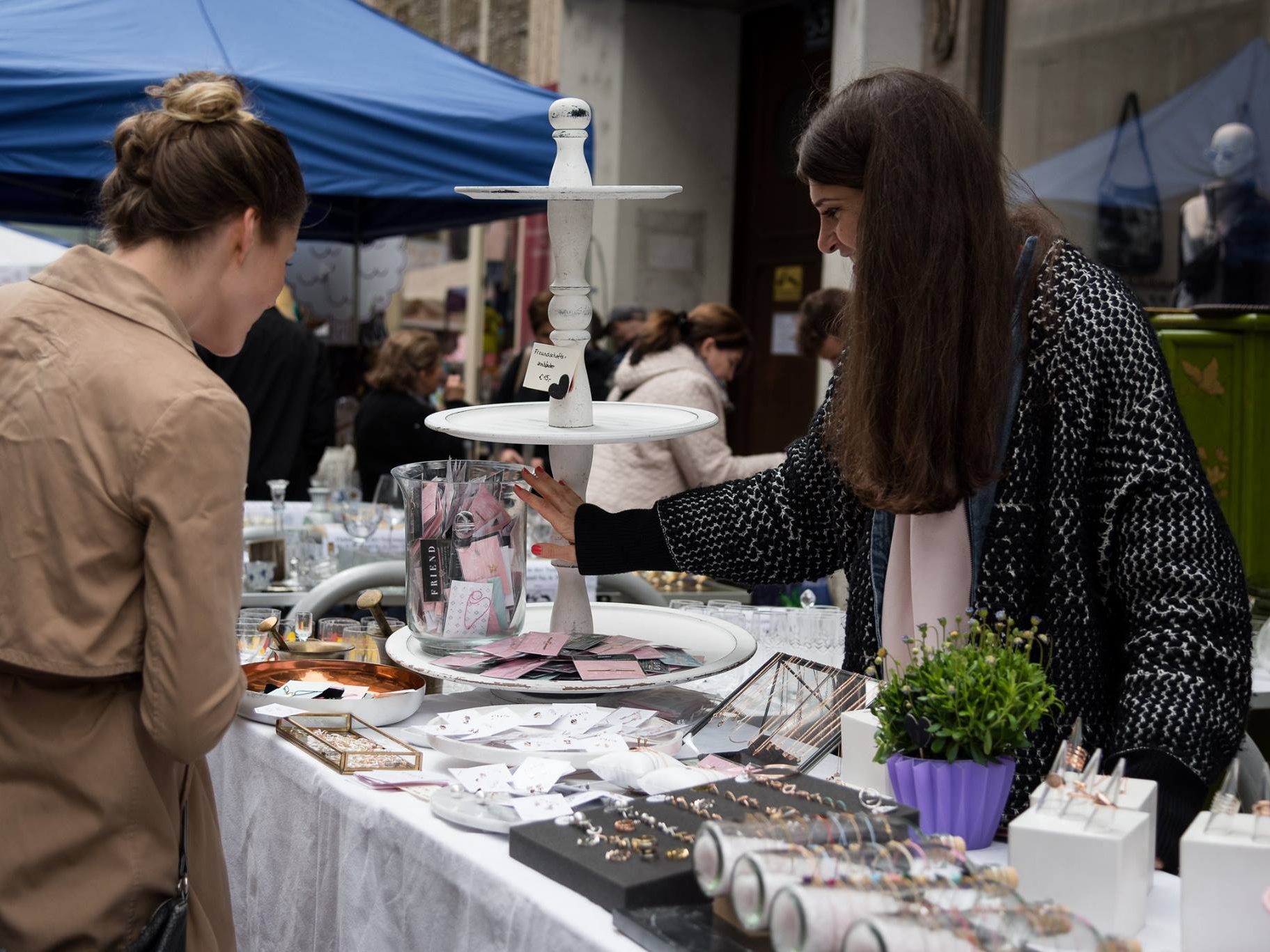 Der Flaniermarkt in der Wiener Neubaugasse feiert sein 40-jähriges Bestehen. Der Flaniermarkt in der Wiener Neubaugasse feiert sein 40-jähriges Bestehen.
