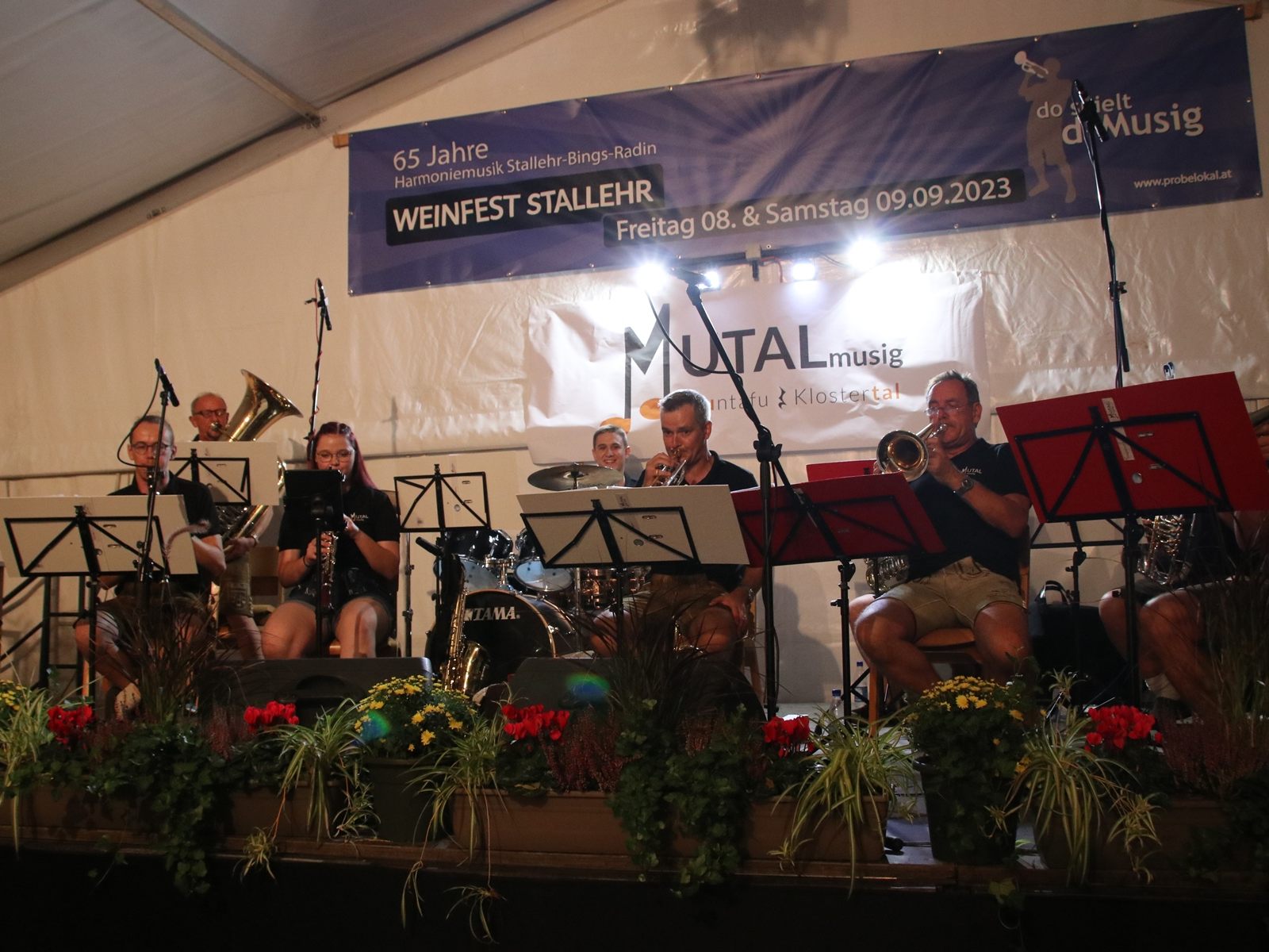 MUTALmusig trieb die Festbesucher auf die Bänke MUTALmusig trieb die Festbesucher auf die Bänke
