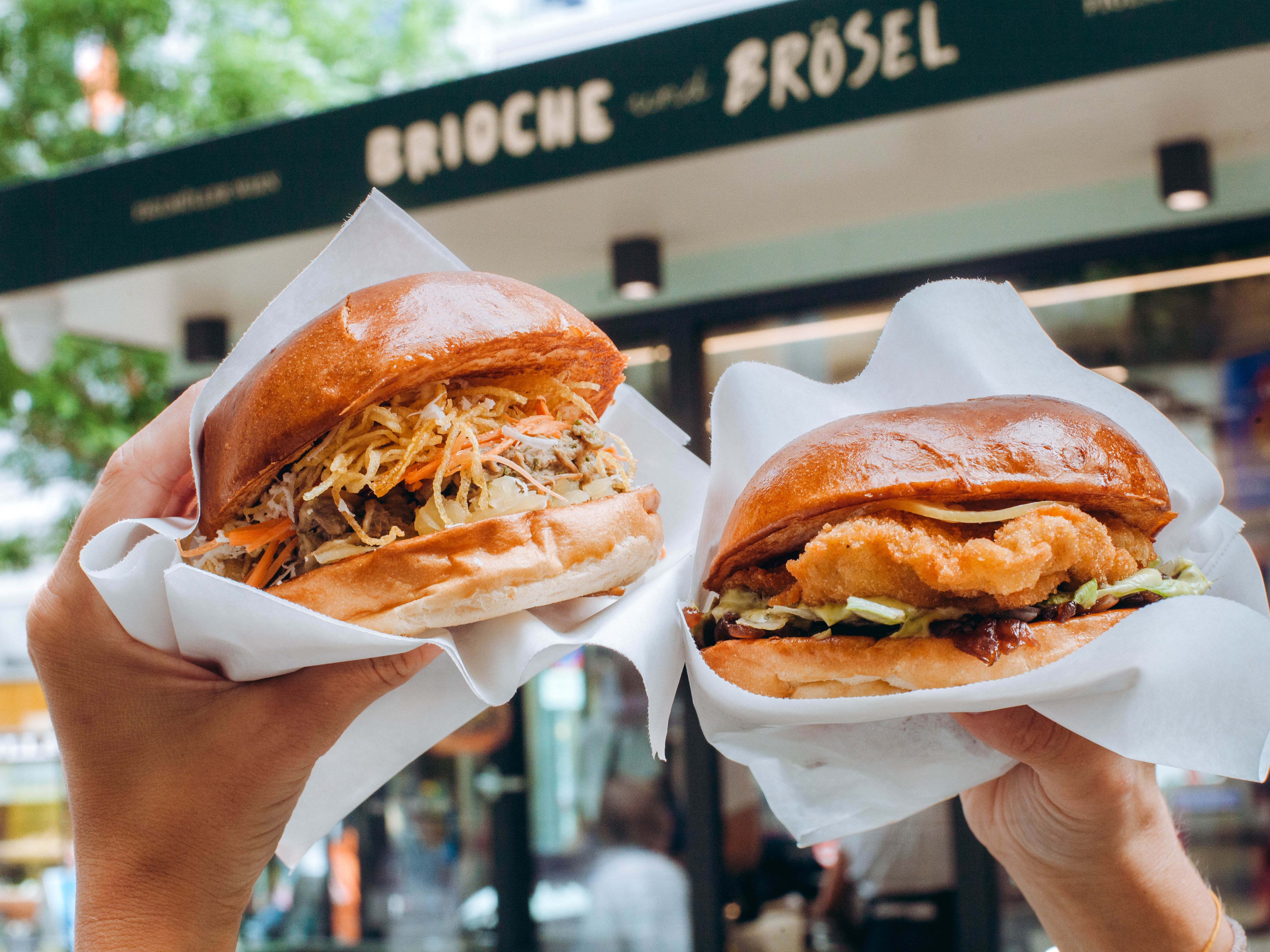 Mit dem Kulinarik Pop-up "Brioche und Brösel" bringt Figlmüller den Wiener-Schnitzel-Burger als Wiener Alternative zum Burger auf den Markt. Mit dem Kulinarik Pop-up "Brioche und Brösel" bringt Figlmüller den Wiener-Schnitzel-Burger als Wiener Alternative zum Burger auf den Markt.