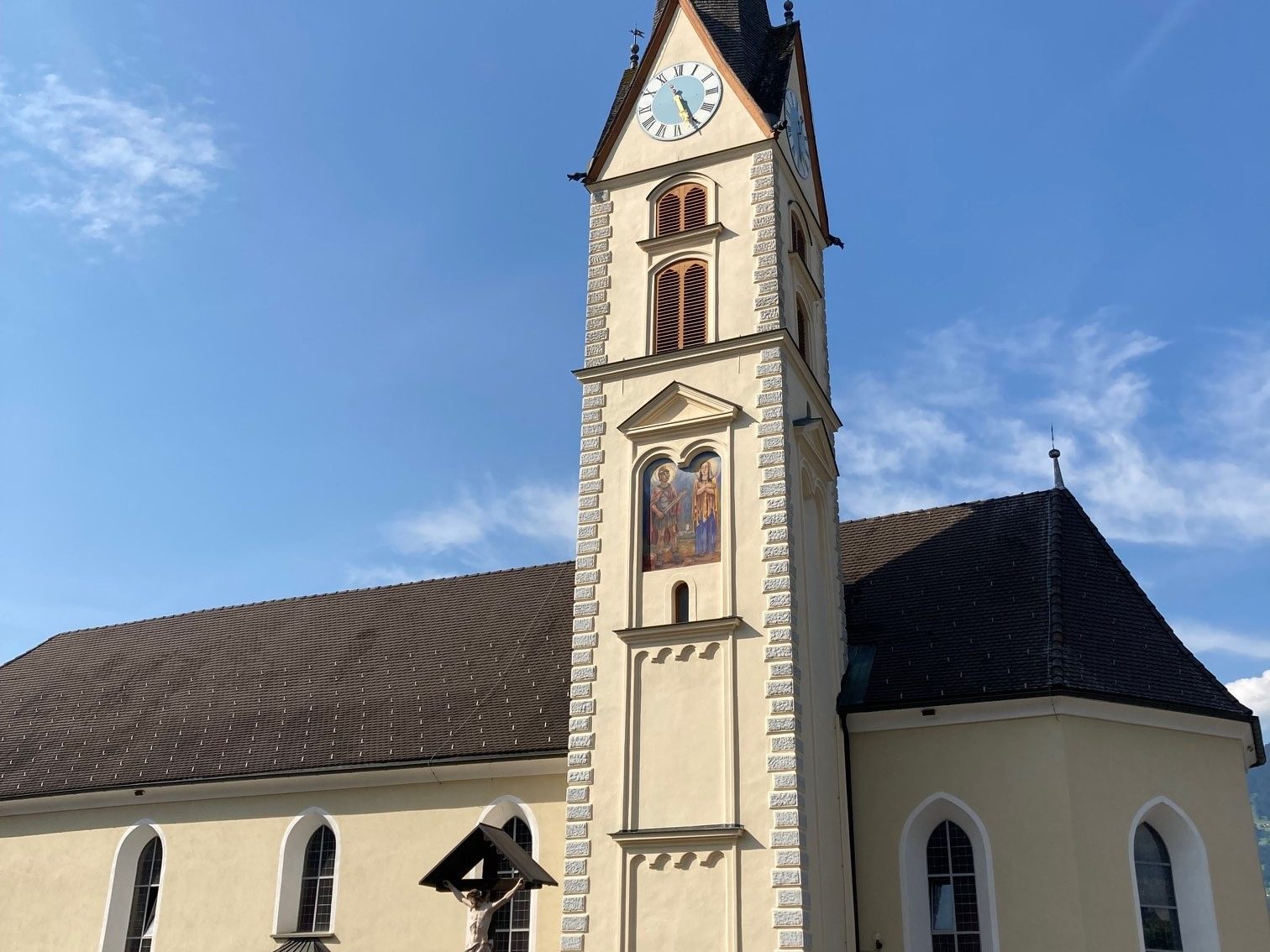 Die Nenzinger Pfarrkirche ist dem heiligen Mauritius geweiht.