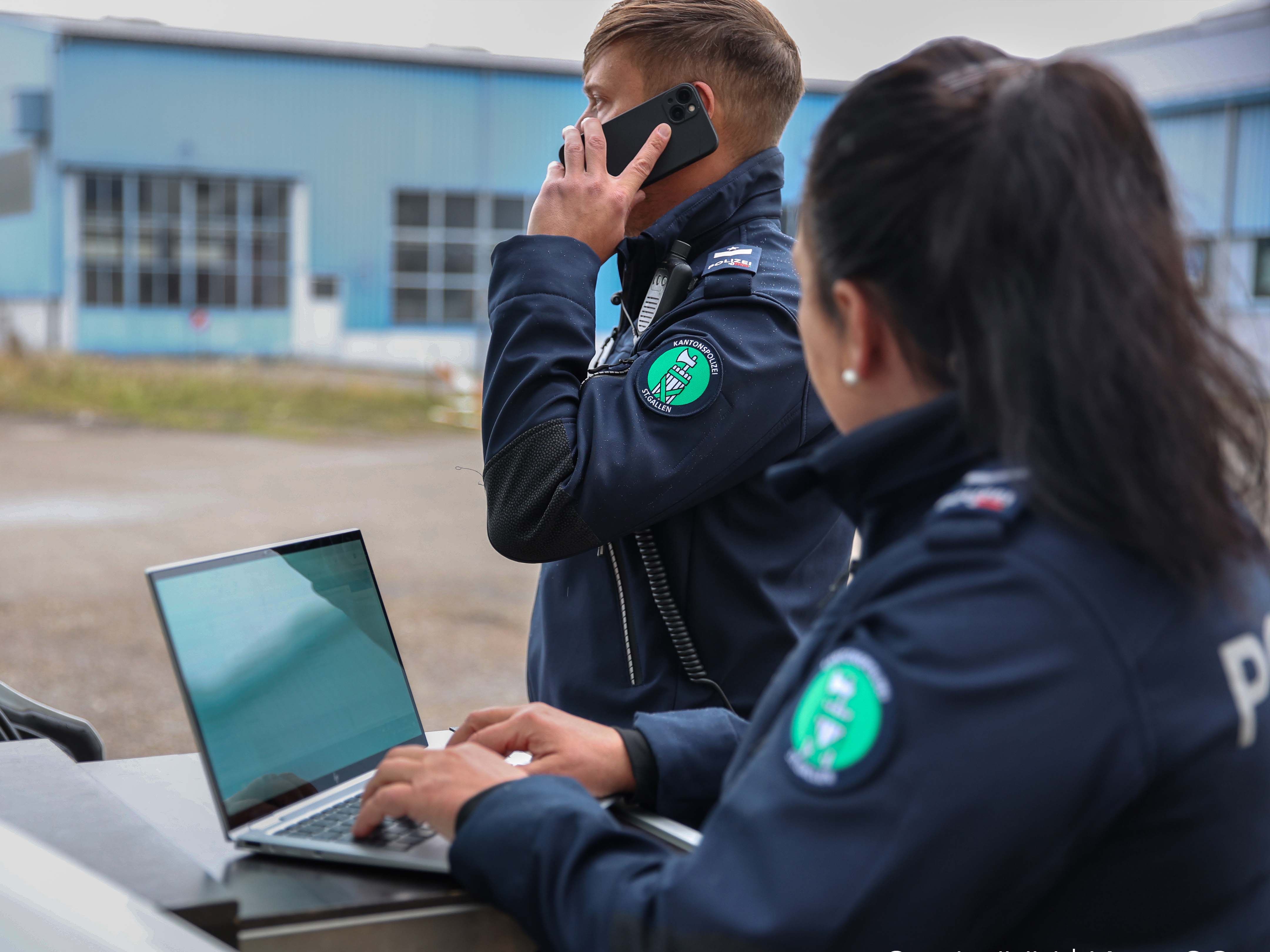 Die Schweizer Polizei bittet um Hinweise. Die Schweizer Polizei bittet um Hinweise.