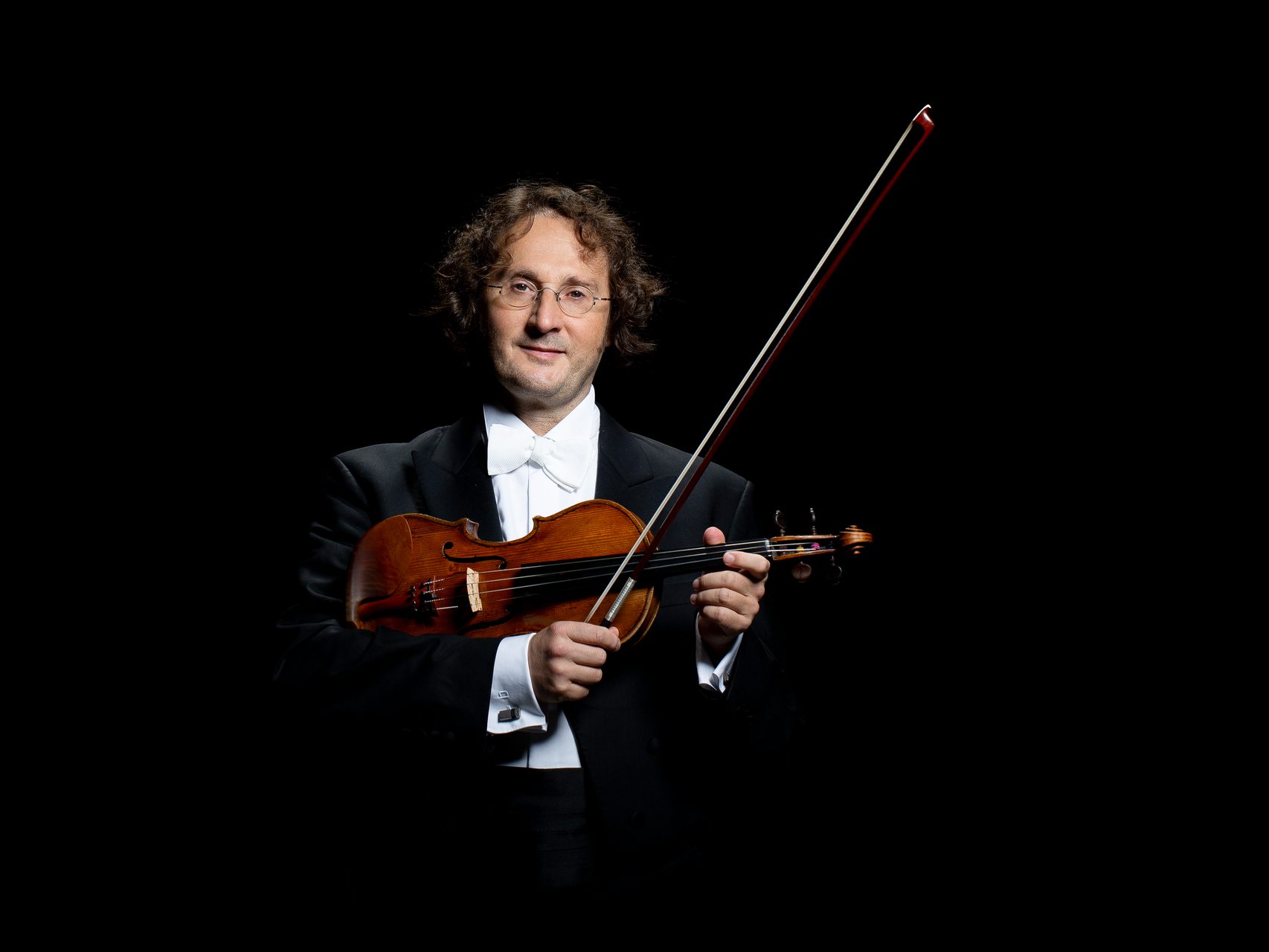 Der langjährige Konzertmeister Hans-Peter Hofmann wird das 1. Abo-Konzert des SOV von seinem Pult aus dirigieren. Der langjährige Konzertmeister Hans-Peter Hofmann wird das 1. Abo-Konzert des SOV von seinem Pult aus dirigieren.
