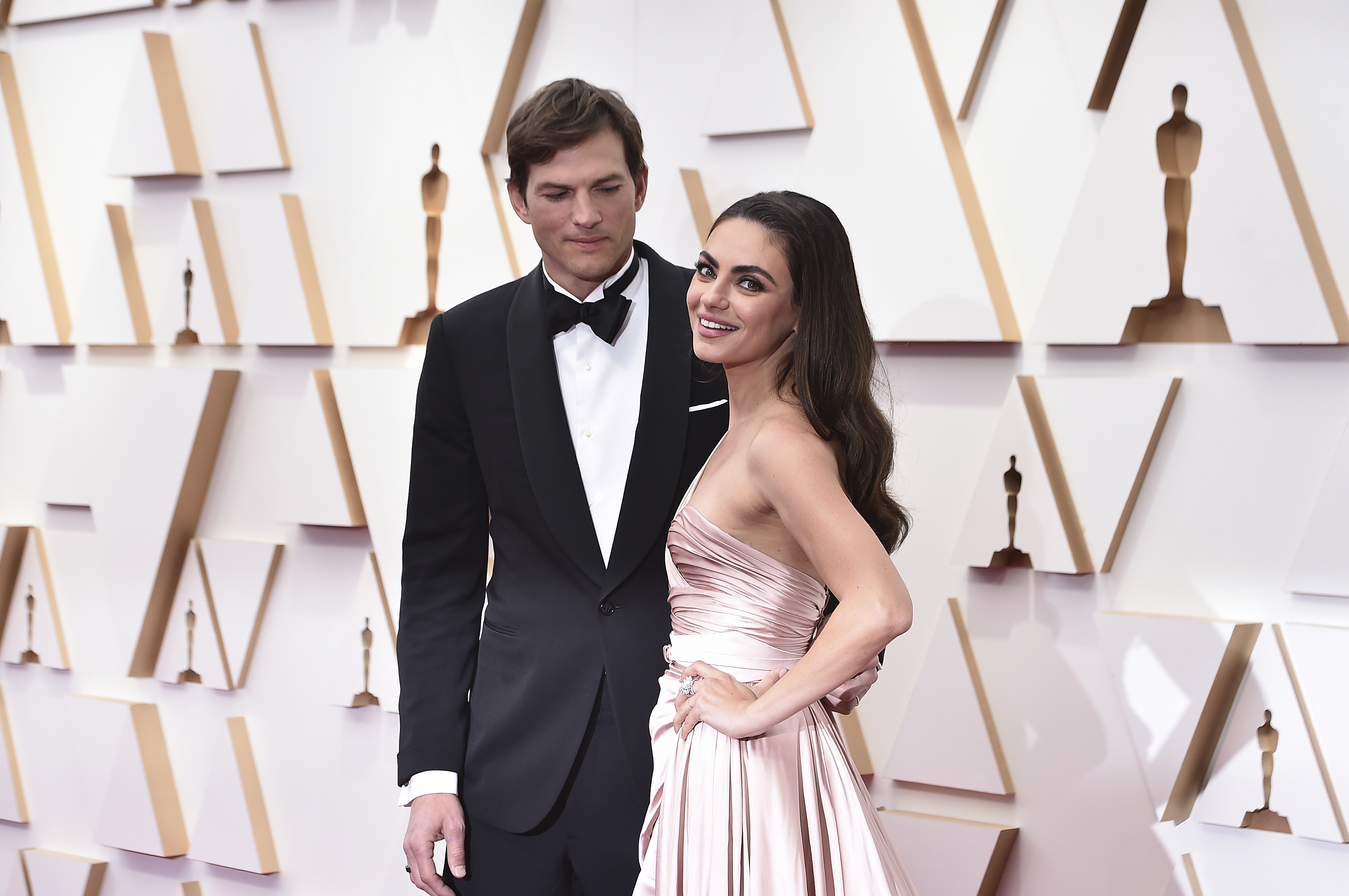 Ashton Kutcher mit Ehefrau Mila Kunis. Ashton Kutcher mit Ehefrau Mila Kunis.
