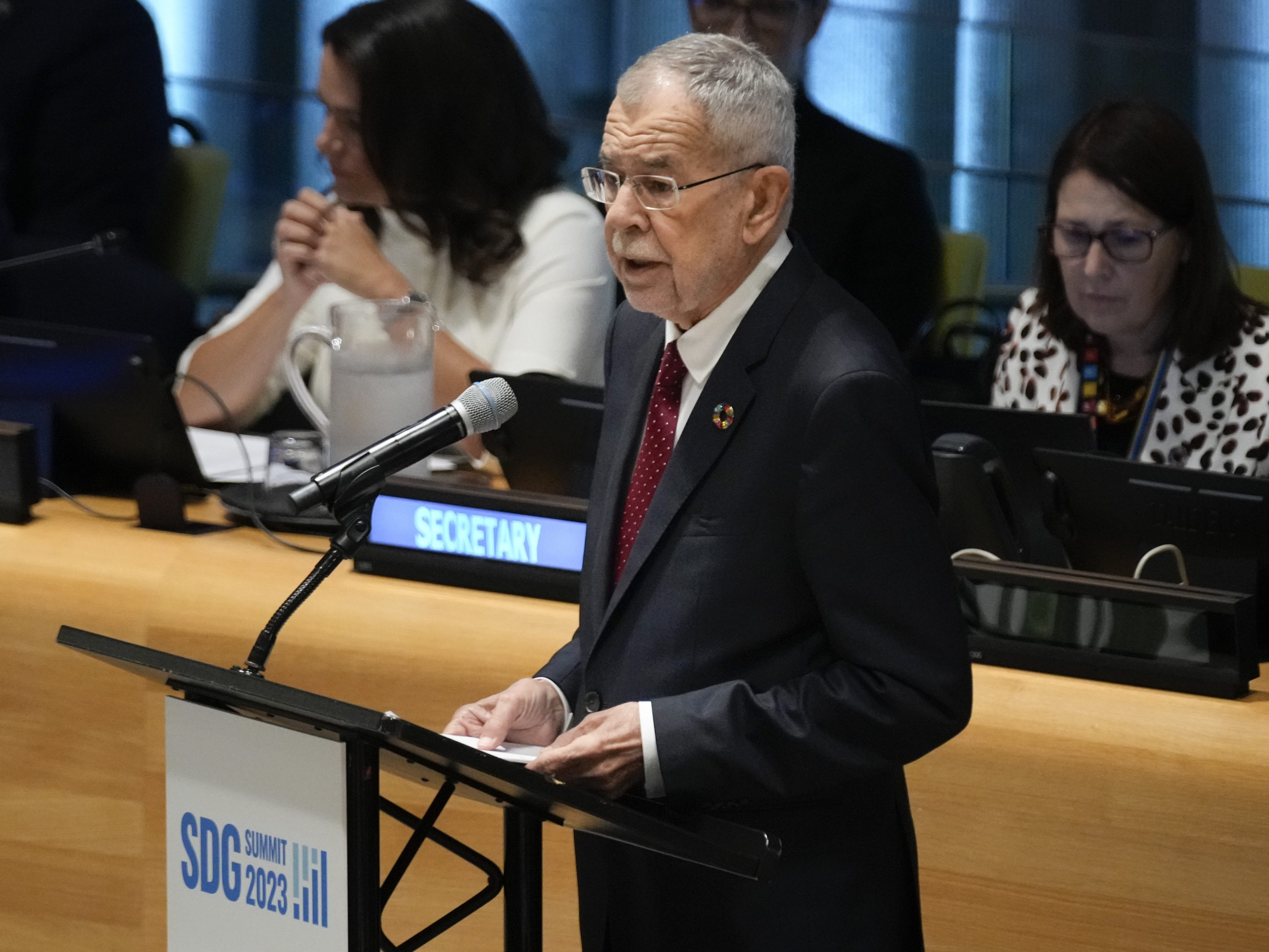 Bundespräsident Alexander Van der Bellen ist derzeit in New York, um international die Klimakrise zu besprechen. Bundespräsident Alexander Van der Bellen ist derzeit in New York, um international die Klimakrise zu besprechen.