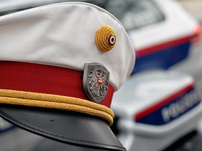 Ein betrunkener 47-Jähriger brach in das Haus seiner Ex-Freundin in Wien-Hietzing ein.