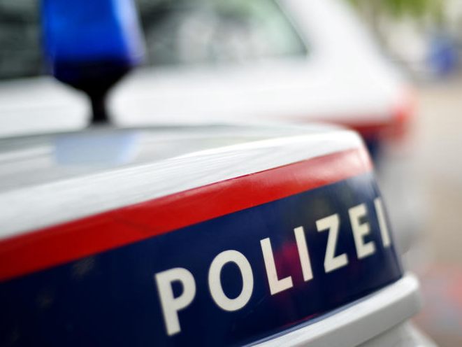 Eine 34-Jährige lieferte sich in Wien eine wilde Verfolgungsjagd mit ihrem Ex-Freund und bedrohte diesen mit dem Umbringen.