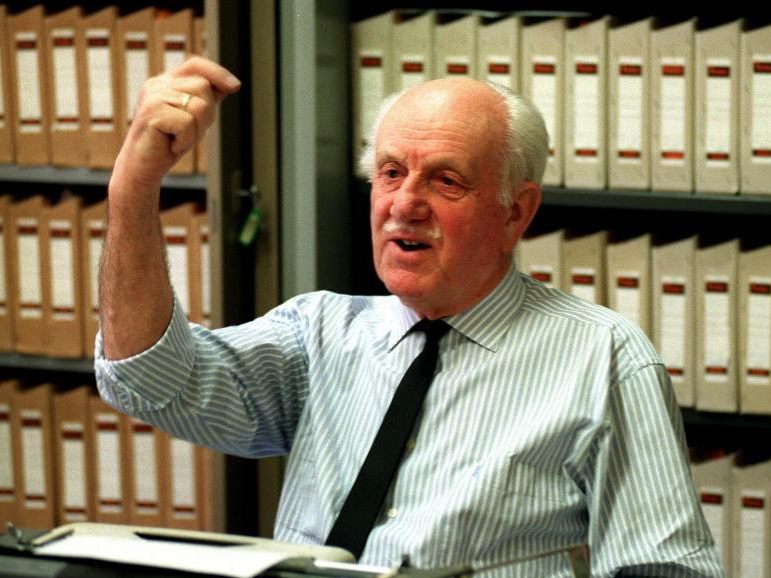 Hans Landauer ermittelte ab den frühen 1980er-Jahren in der Pension als ehrenamtlicher DÖW-Mitarbeiter die Spuren seiner ehemaligen Kameradinnen und Kameraden und baute damit das "weltweit größte Archiv eines nationalen Kontingents der Spanienkämpfer" auf.