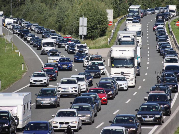 Eine Tunnelbaustelle der Asfinag sorgt auf der Tauernautobahn A10 für Staus und Ärger. Eine Tunnelbaustelle der Asfinag sorgt auf der Tauernautobahn A10 für Staus und Ärger.