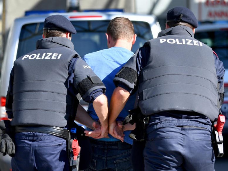Die Polizei fasste zwei mutmaßliche Auto-Einbrecher in Wien-Brigittenau. Die Polizei fasste zwei mutmaßliche Auto-Einbrecher in Wien-Brigittenau.