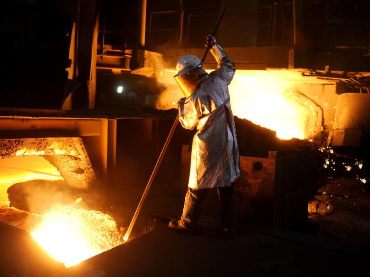 Die Chefs von Wifo und IHS empfinden die Forderung nach 11,6 Prozent Lohnsteigerung bei den Metaller-KV-Verhandlungen als "moderat". Die Chefs von Wifo und IHS empfinden die Forderung nach 11,6 Prozent Lohnsteigerung bei den Metaller-KV-Verhandlungen als "moderat".