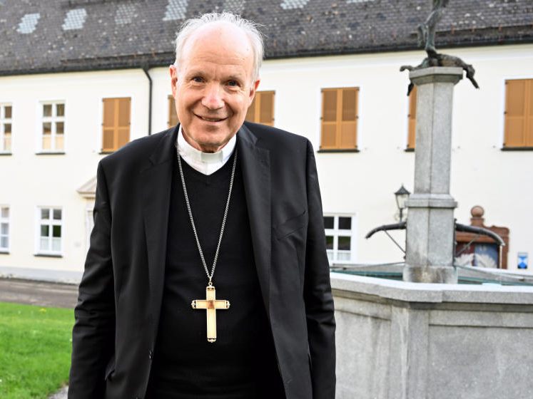 Der Wiener Kardinal Christoph Schönborn erhielt das Ehrendoktorat an einer tschechischen Universität. Der Wiener Kardinal Christoph Schönborn erhielt das Ehrendoktorat an einer tschechischen Universität.