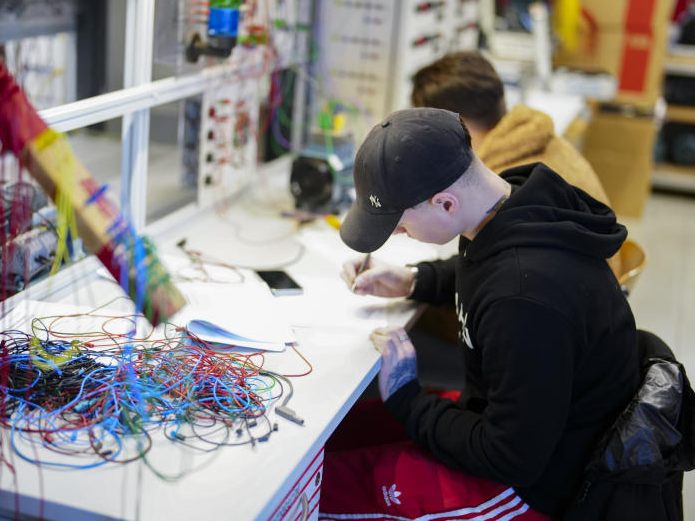 Mit der Chance auf eine höhere berufliche Bildung sollen Lehrabsolventen neue Perspektiven geschaffen werden.