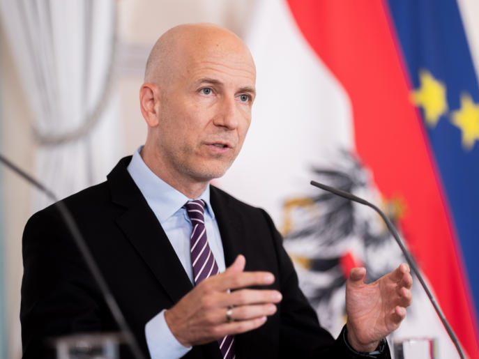 Die Regierung und die Sozialpartner einigten sich auf ein neues Kurzarbeitszeitmodell. Die Regierung und die Sozialpartner einigten sich auf ein neues Kurzarbeitszeitmodell.