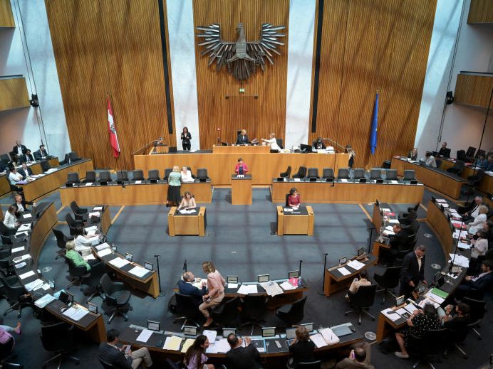 Der Nationalrat plant Änderungen beim Kindergeld und bei der Altersteilzeit. Der Nationalrat plant Änderungen beim Kindergeld und bei der Altersteilzeit.