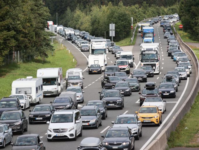 Wegen einem Unfall kam es am Montag auf der Westautobahn (A1) bei Linz zu einem kilometerlangem Stau.