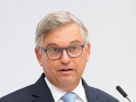 Der Finanzminister Magnus Brunner (ÖVP) bietet den Ländern mehr Mittel an. Der Finanzminister Magnus Brunner (ÖVP) bietet den Ländern mehr Mittel an.