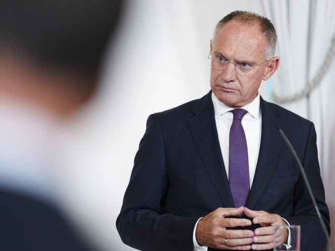 Innenminister Gerhard Karner (ÖVP) hob die "Professionalität und Einsatzbereitschaft" der niederösterreichischen Feuerwehren hervor. Innenminister Gerhard Karner (ÖVP) hob die "Professionalität und Einsatzbereitschaft" der niederösterreichischen Feuerwehren hervor.