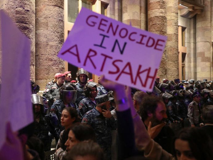 Vertreter der armenischen Gemeinde in Österreich forderten dazu auf, die Stimme gegen die "humanitäre, kulturelle und geopolitische Katastrophe" in Berg-Karabach zu erheben. Vertreter der armenischen Gemeinde in Österreich forderten dazu auf, die Stimme gegen die "humanitäre, kulturelle und geopolitische Katastrophe" in Berg-Karabach zu erheben.