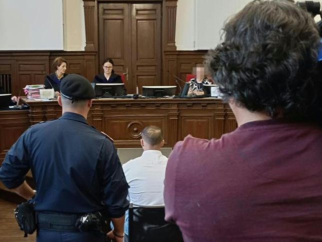 Dem STaatsanwalt ist die Strafe im Fall um die NS-Tattoos in einem Freibad in Braunau zu gering. Dem STaatsanwalt ist die Strafe im Fall um die NS-Tattoos in einem Freibad in Braunau zu gering.
