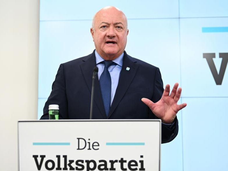 ÖVP-Generalsekretär Christian Stocker sieht einen Zusammenhang zwischen dem Nehammer-Video und den geleakten SPÖ-Paper. ÖVP-Generalsekretär Christian Stocker sieht einen Zusammenhang zwischen dem Nehammer-Video und den geleakten SPÖ-Paper.