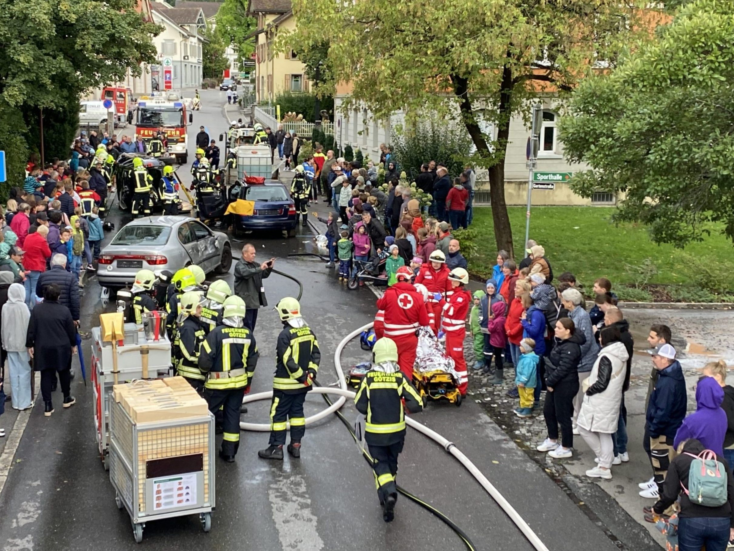 In der Götzner Bahnhofstraße fand am vergangenen Wochenende die alljährliche Herbstübung der Feuerwehr statt