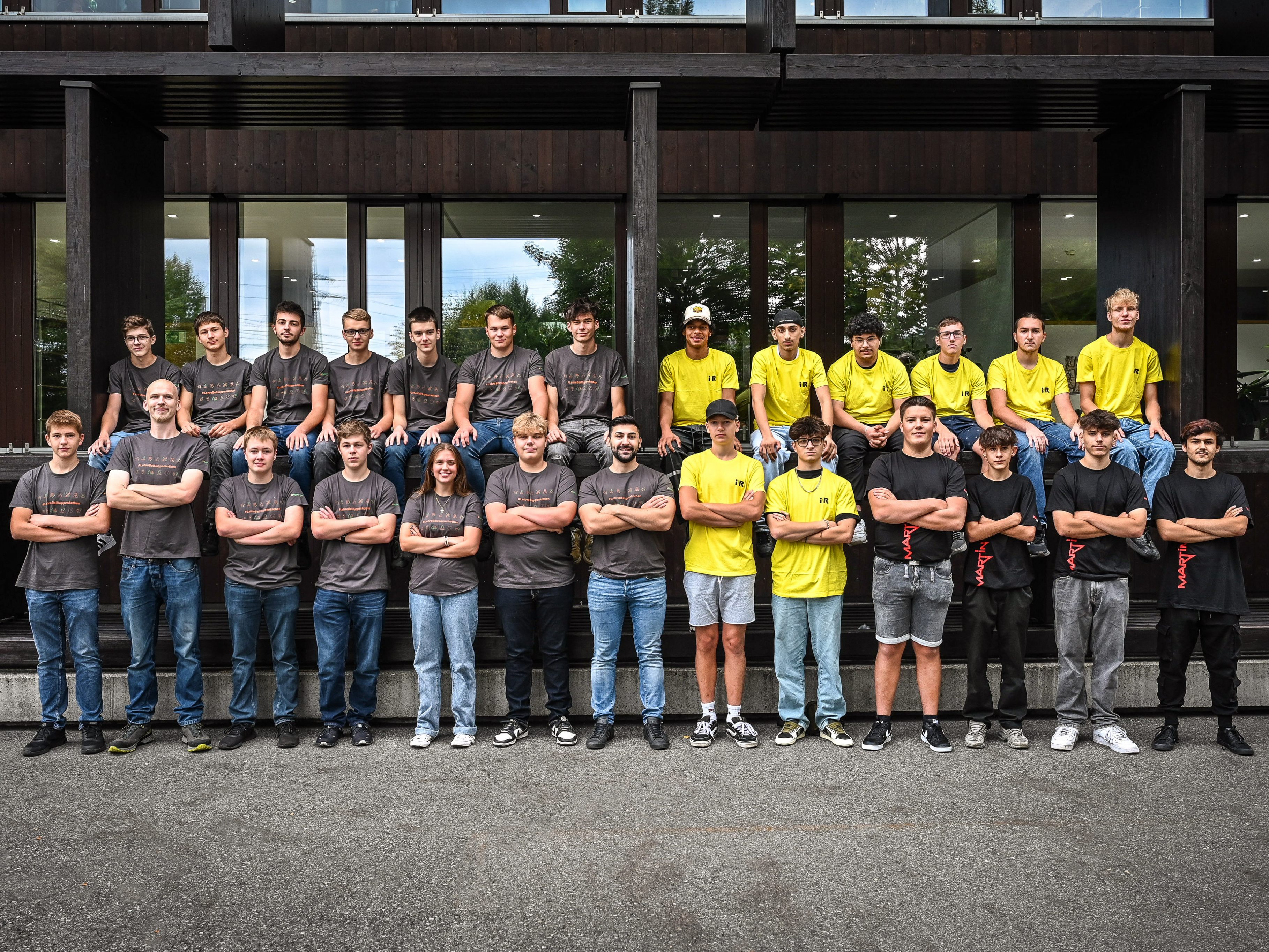 Die künftigen Fachkräfte der i+R Gruppe: Insgesamt 32 junge Menschen haben im September ihre Lehre gestartet. Die künftigen Fachkräfte der i+R Gruppe: Insgesamt 32 junge Menschen haben im September ihre Lehre gestartet.