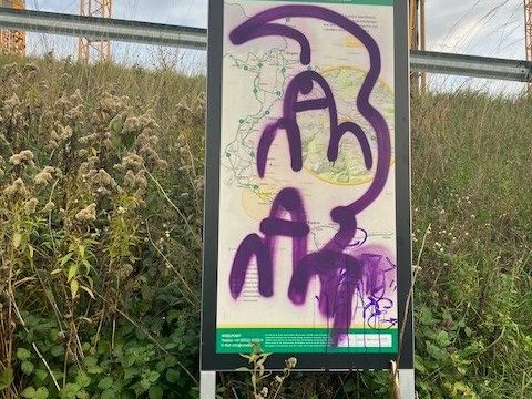 Etliche Sachbeschädigungen durch bislang unbekannte Graffiti-Sprüher