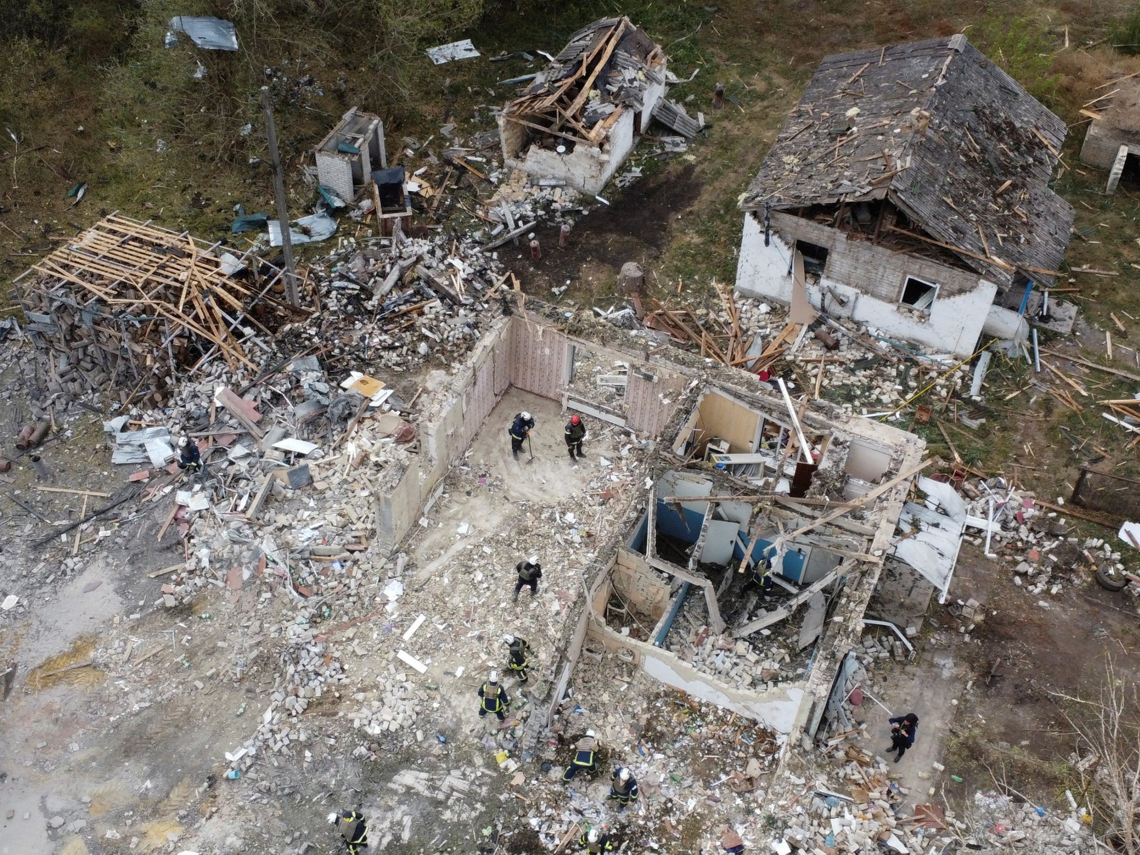 Mehr als 50 Zivilisten, darunter ein Kind, starben bei dem russischen Angriff. Mehr als 50 Zivilisten, darunter ein Kind, starben bei dem russischen Angriff.