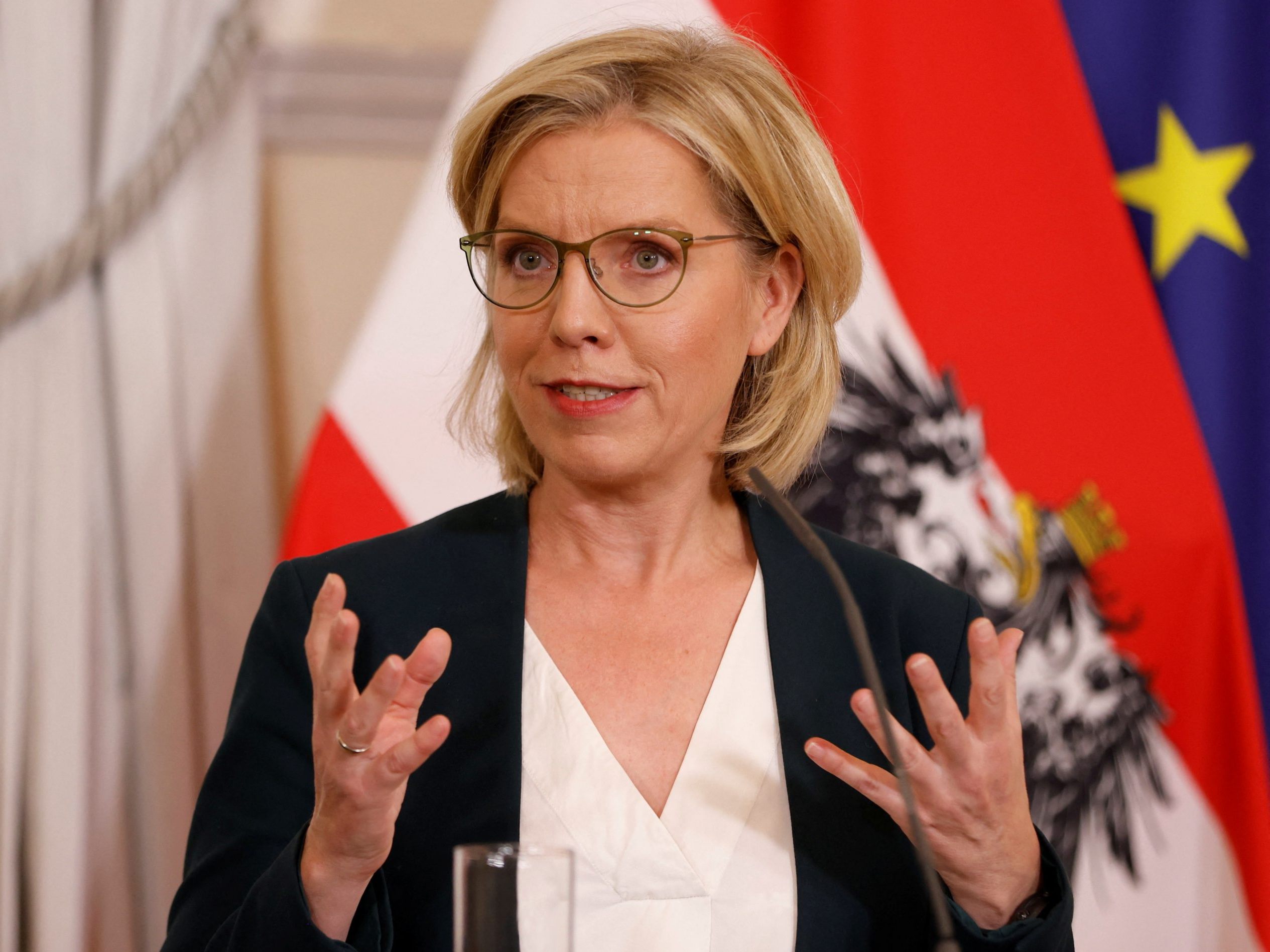 Gewessler spendet die Entscädigung der FPÖ wegen übler Nachrede.