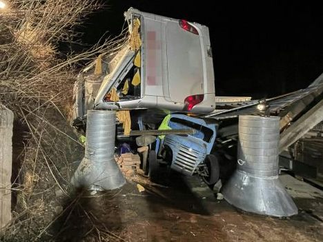 Nach einem tragischen Busunfall in Schladming wurde nun bestätigt, dass der Lenker einen Fahrfehler begangen hatte. Nach einem tragischen Busunfall in Schladming wurde nun bestätigt, dass der Lenker einen Fahrfehler begangen hatte.