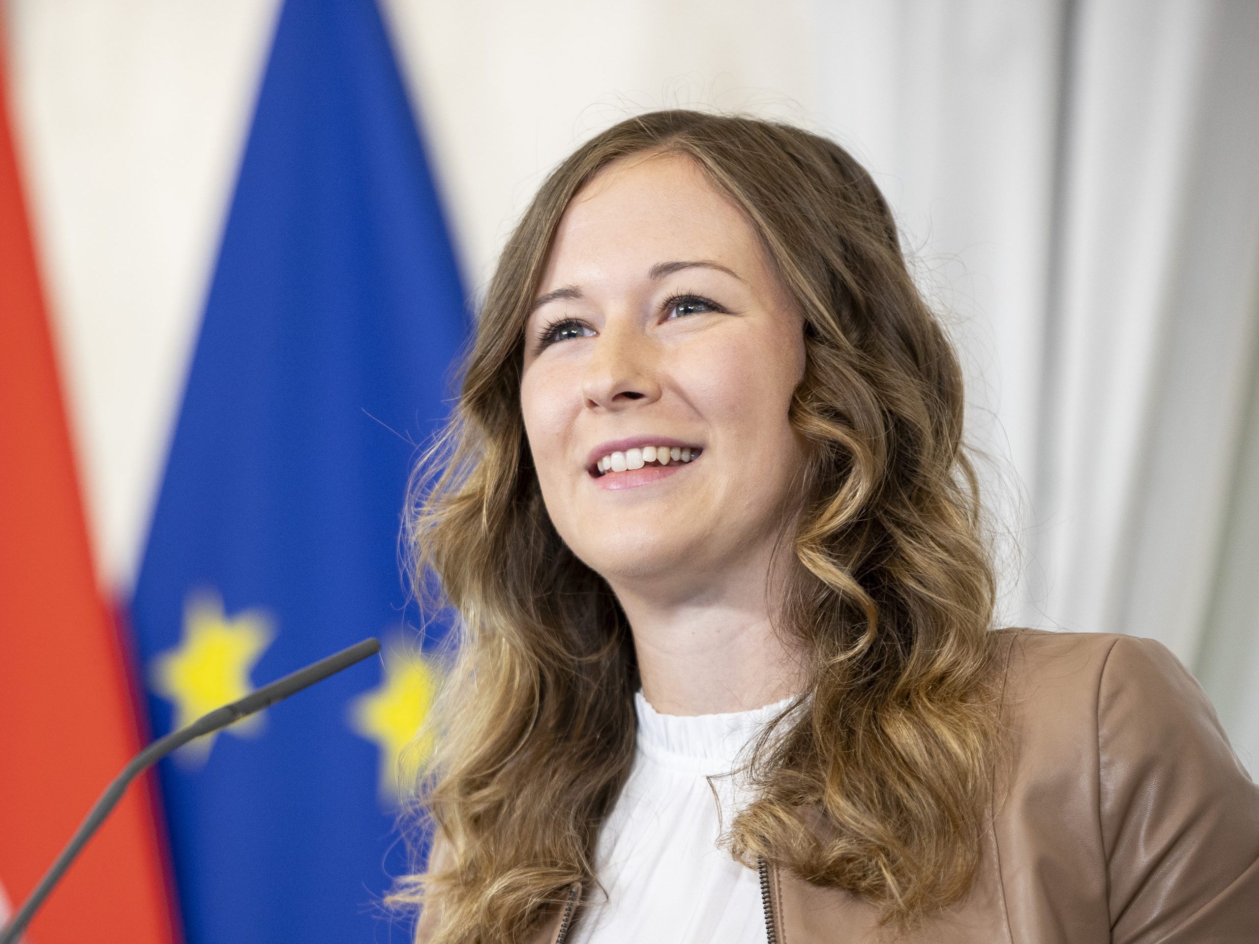 Budget: Staatssekretärin Plakolm sieht Verbesserungen für junge Menschen.