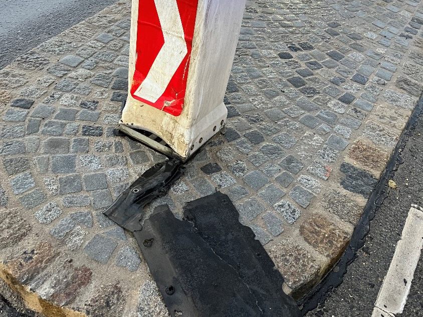 Schäden, die auf der Flucht verursacht wurden. Schäden, die auf der Flucht verursacht wurden.