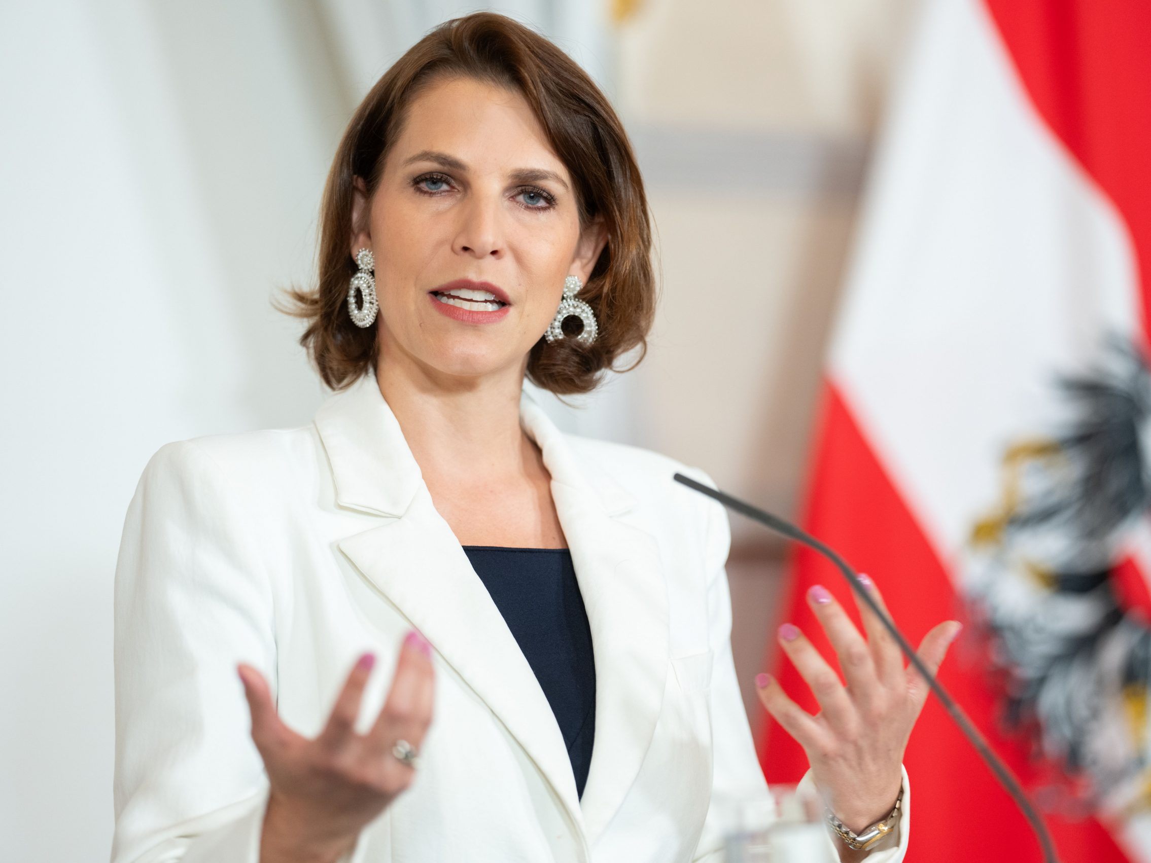 Edtstadler äußerte sich beim dritten SDG-Dialogforum in den Wiener Sofiensälen. Edtstadler äußerte sich beim dritten SDG-Dialogforum in den Wiener Sofiensälen.
