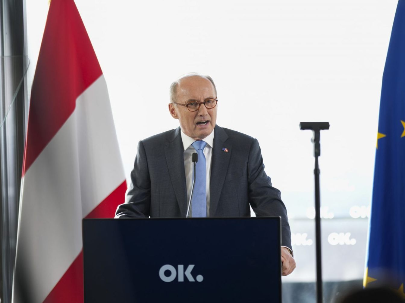 ÖVP-Europaabgeordnete und Erster Vizepräsident des Europäischen Parlaments Othmar Karas am Donnerstag, 12. Oktober 2023, im Rahmen einer persönlichen Erklärung in Wien ÖVP-Europaabgeordnete und Erster Vizepräsident des Europäischen Parlaments Othmar Karas am Donnerstag, 12. Oktober 2023, im Rahmen einer persönlichen Erklärung in Wien