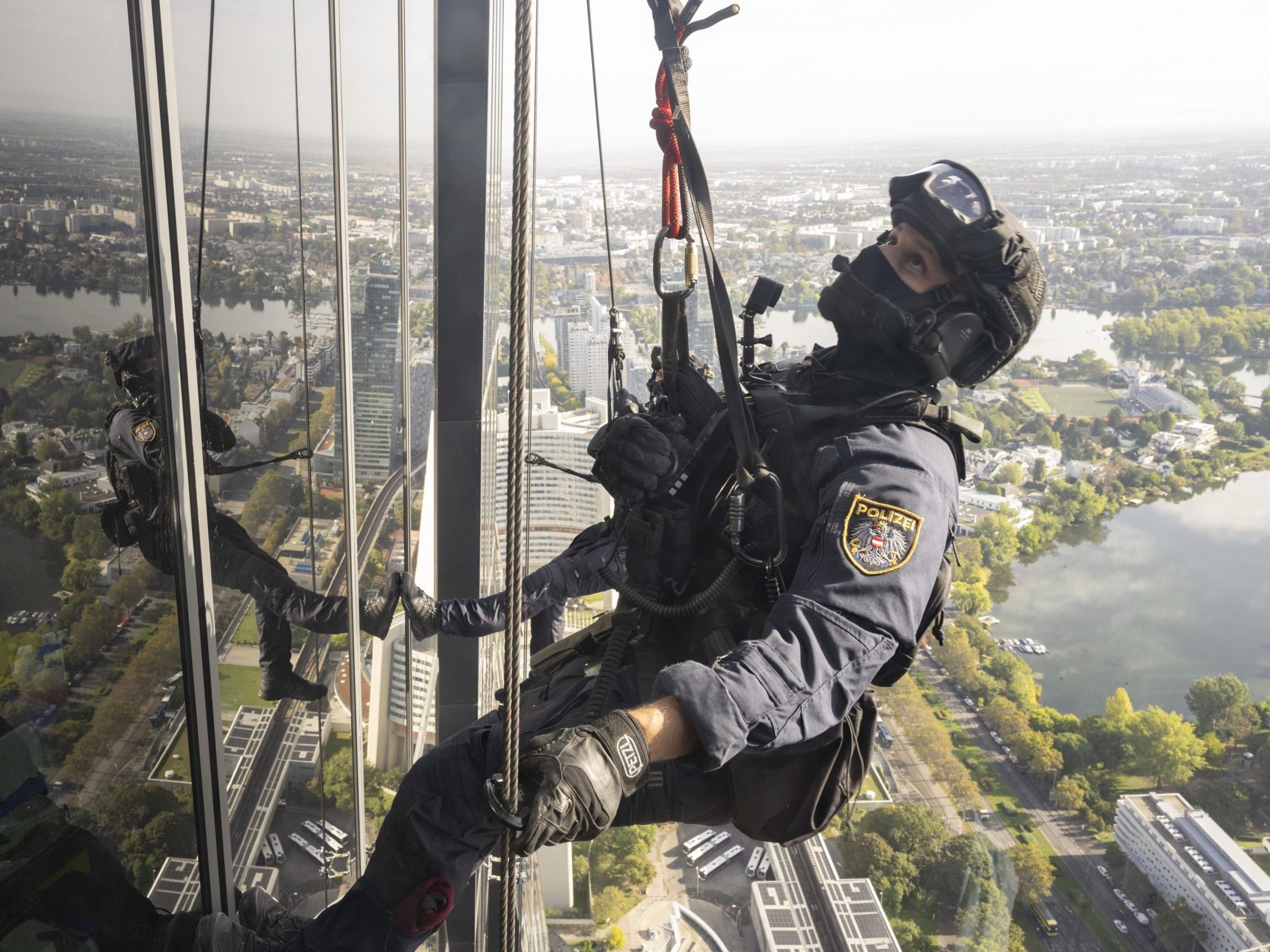 Die Polizeiübung am Wiener DC-Tower.