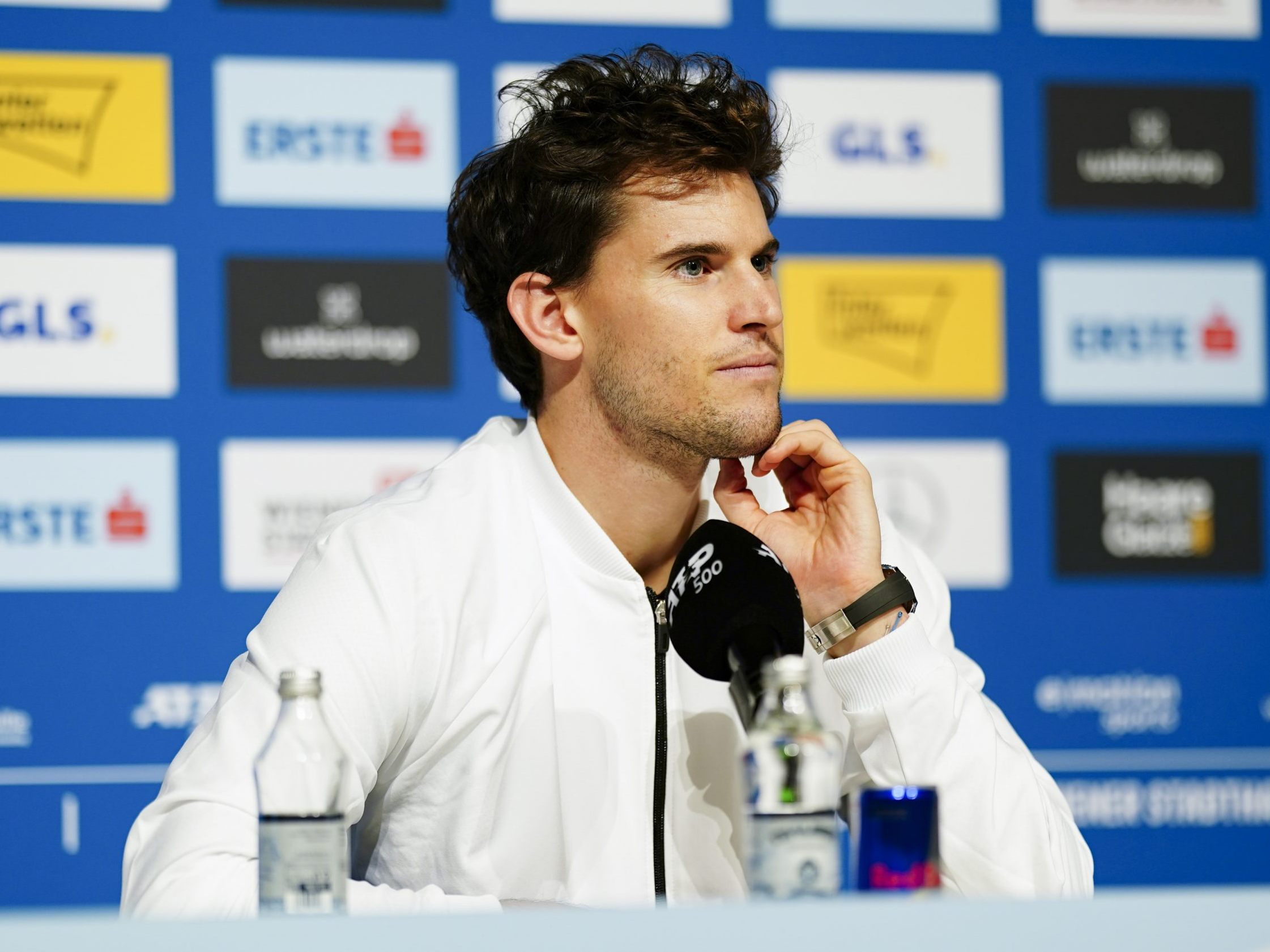 Dominic Thiem trifft in der ersten Runde auf den Griechen Stefanos Tsitipas. Dominic Thiem trifft in der ersten Runde auf den Griechen Stefanos Tsitipas.