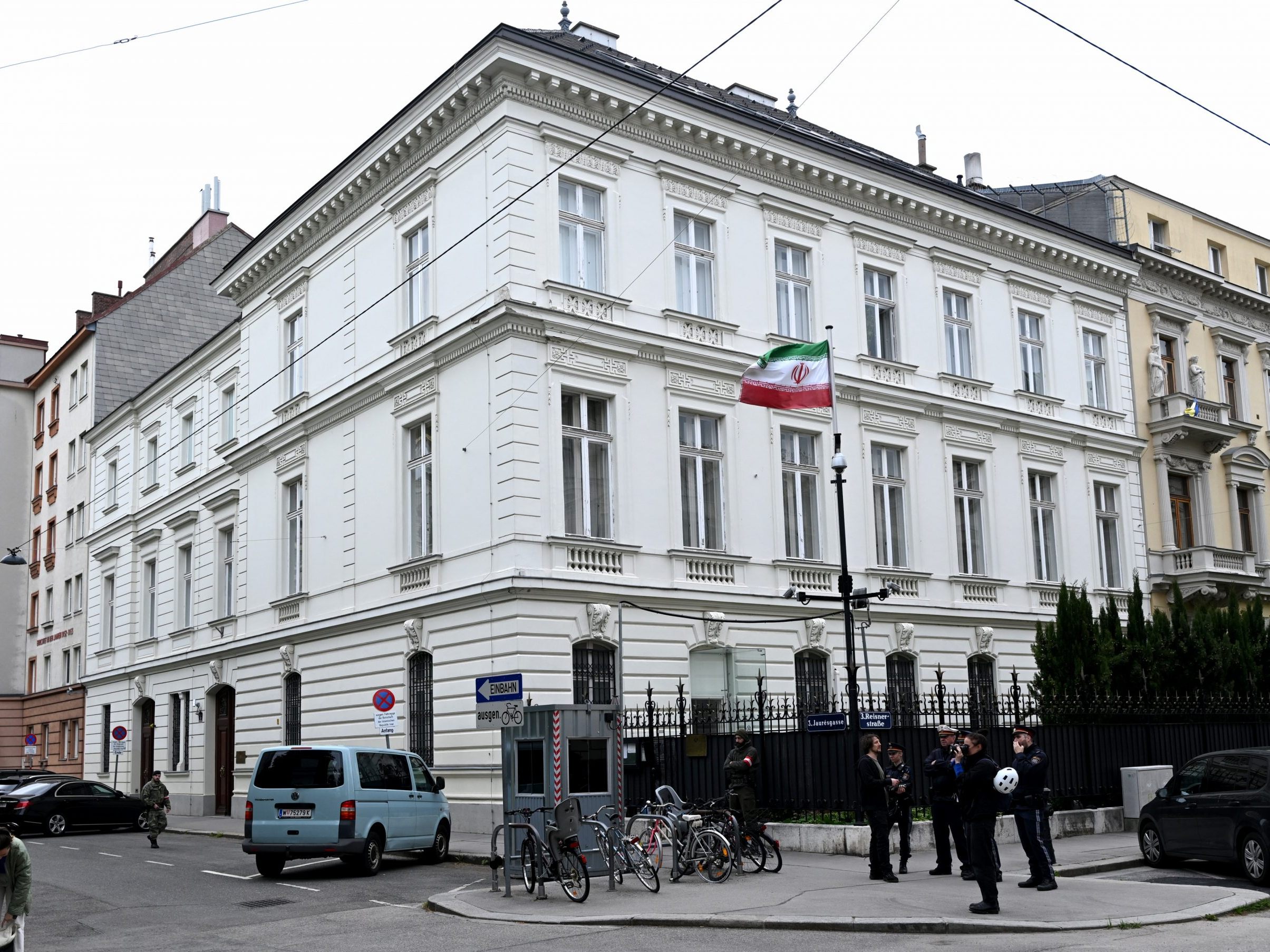 Der iranische Botschafter wurde ins Außenministerium zitiert. Der iranische Botschafter wurde ins Außenministerium zitiert.