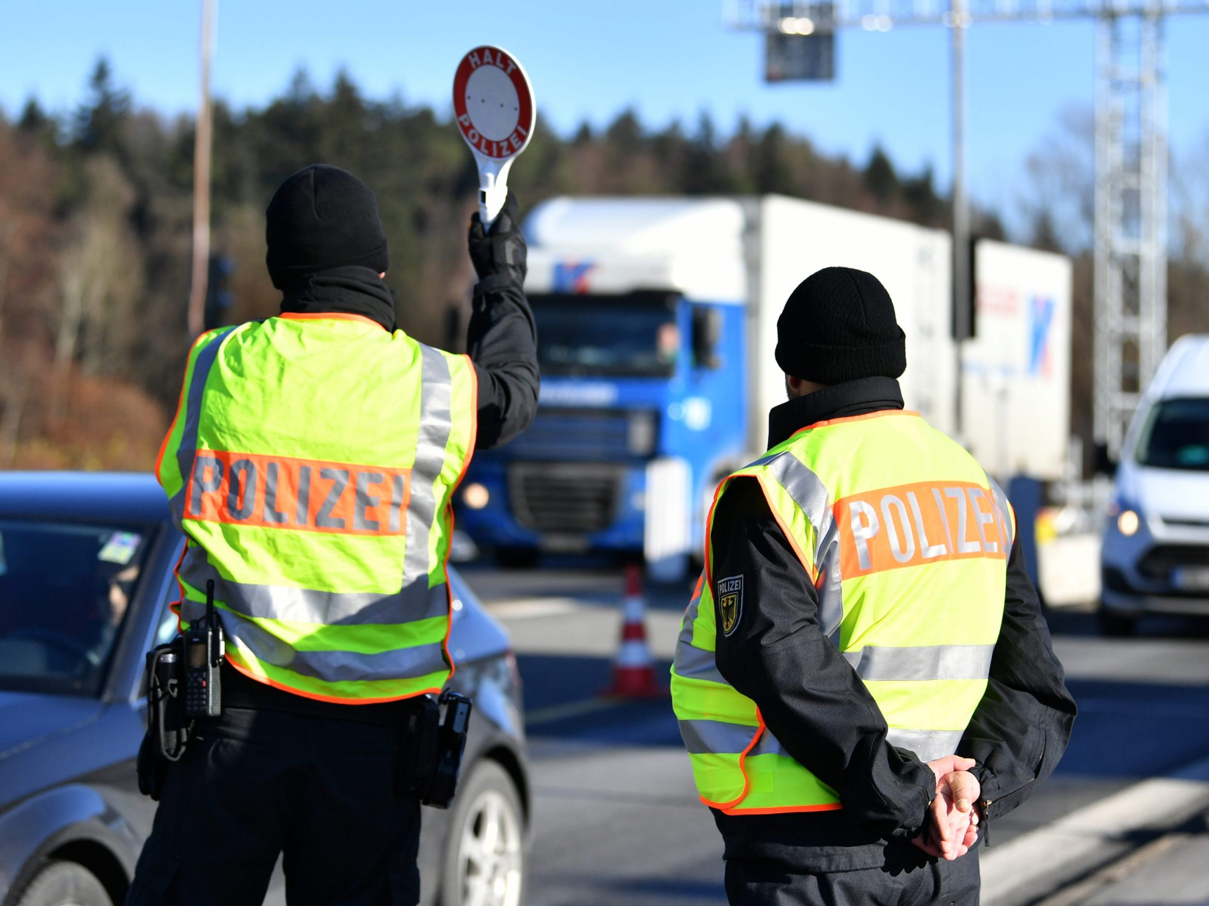 Österreich führt ab Mitternacht Grenzkontrollen zu Tschechien ein.