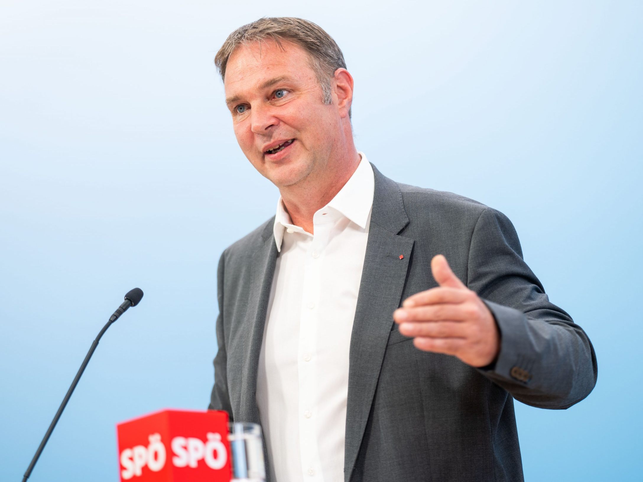 Babler fordert Gratis-Mittagessen in Kindergärten und Pflichtschulen. Babler fordert Gratis-Mittagessen in Kindergärten und Pflichtschulen.