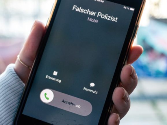 Die Polizei warnt vor Anrufen falscher Polizisten. Die Polizei warnt vor Anrufen falscher Polizisten.