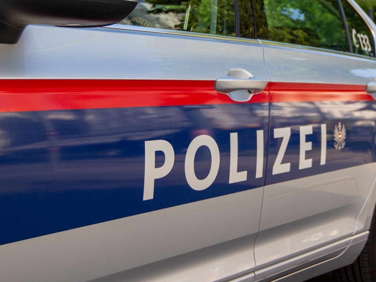 Bosnier soll Rumänen mit Faustschlägen bedroht haben.