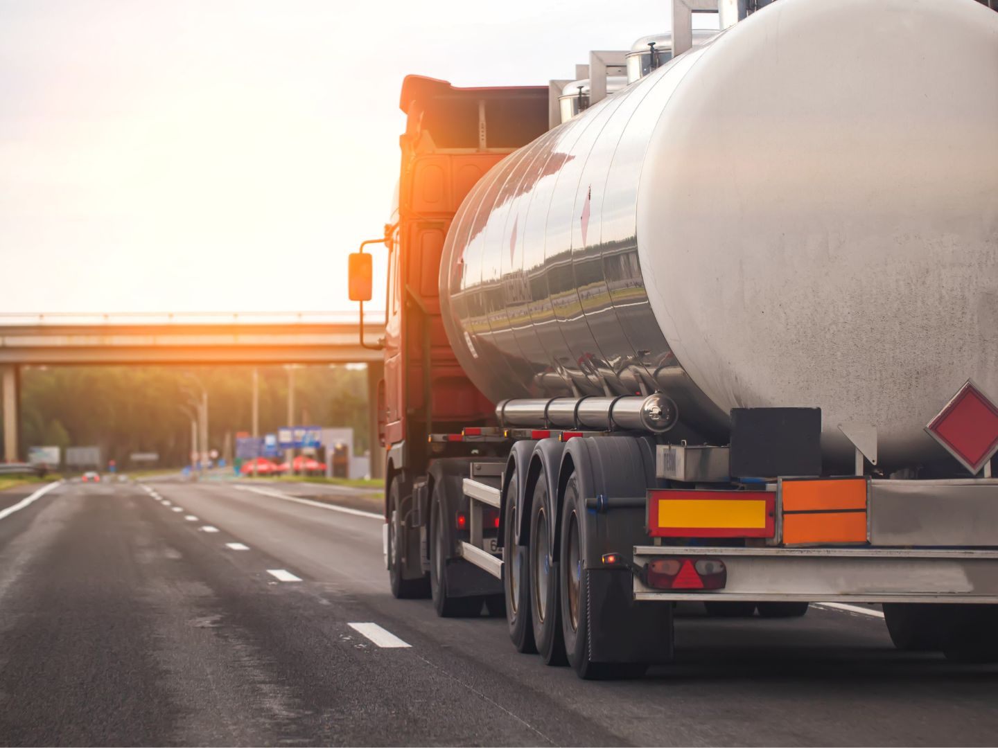 2022 wurde ein rückläufiger LKW-Güter-Verkehr festgestellt, außer im Transitbereich. 2022 wurde ein rückläufiger LKW-Güter-Verkehr festgestellt, außer im Transitbereich.