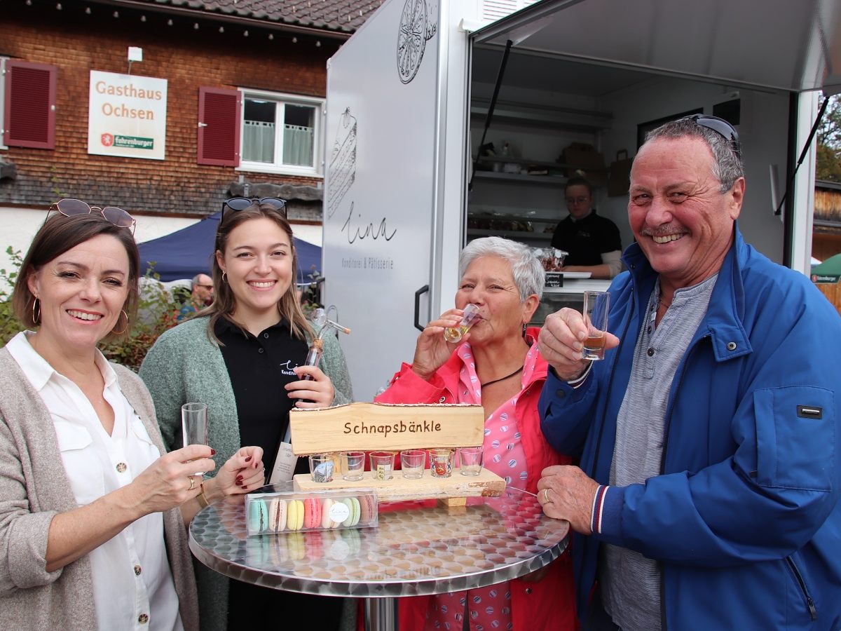 Geselligkeit an den Marktständen ist garantiert. Geselligkeit an den Marktständen ist garantiert.