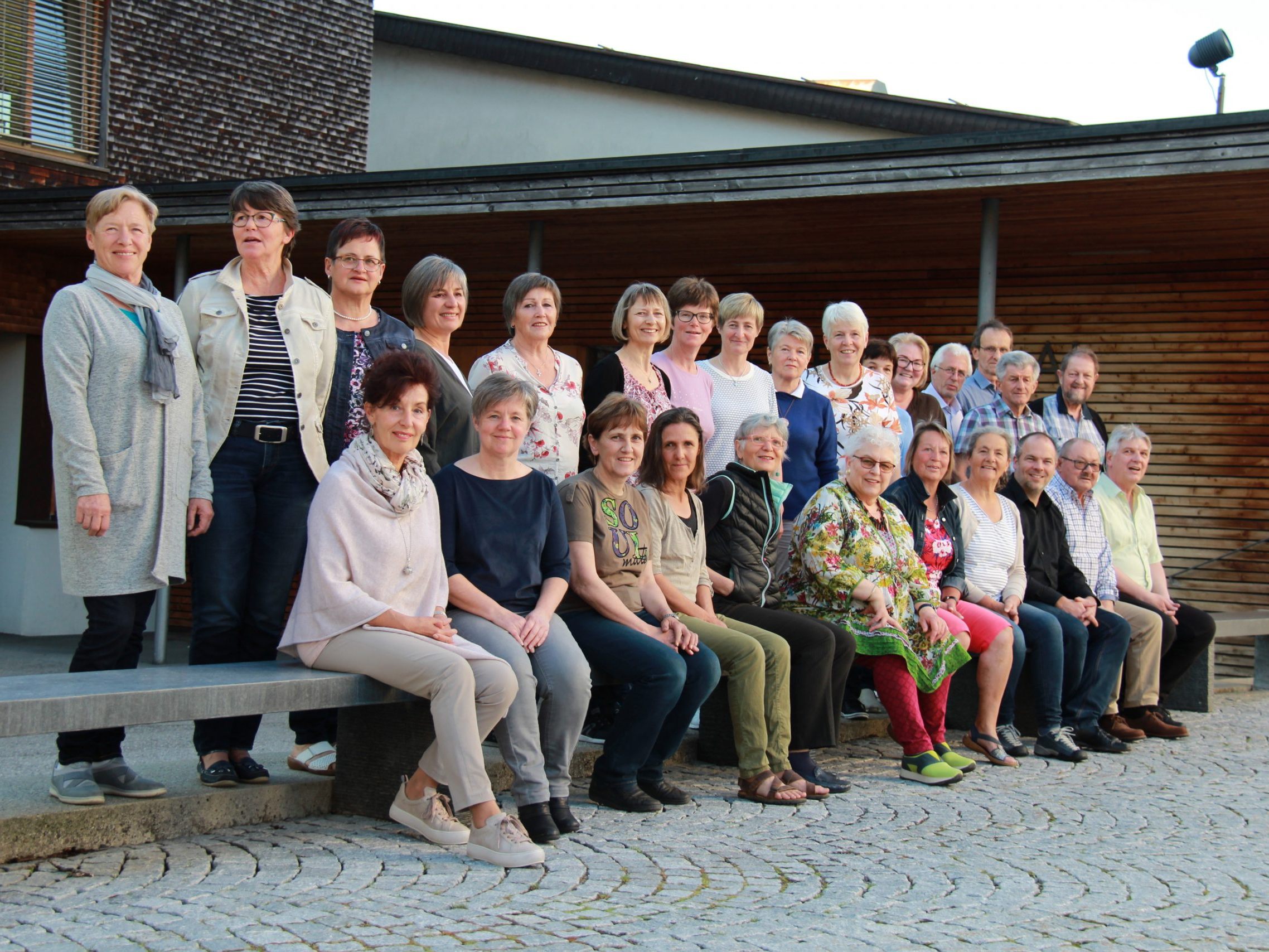 Pro Musica, ein Gemeinschaftschor der Gemeinden Langenegg und Krumbach, lädt zum Konzert.
