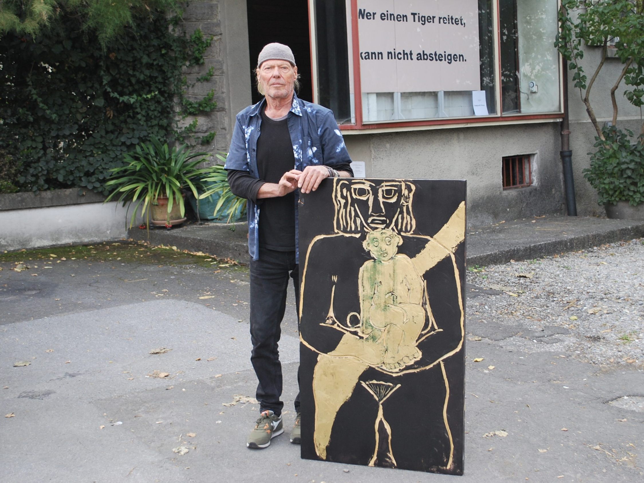 In Kürze wird der Bildhauer Gernot Riedmann die KunstVitrine an der Magistrale in Dornbirn mit seinen Werken bestücken.