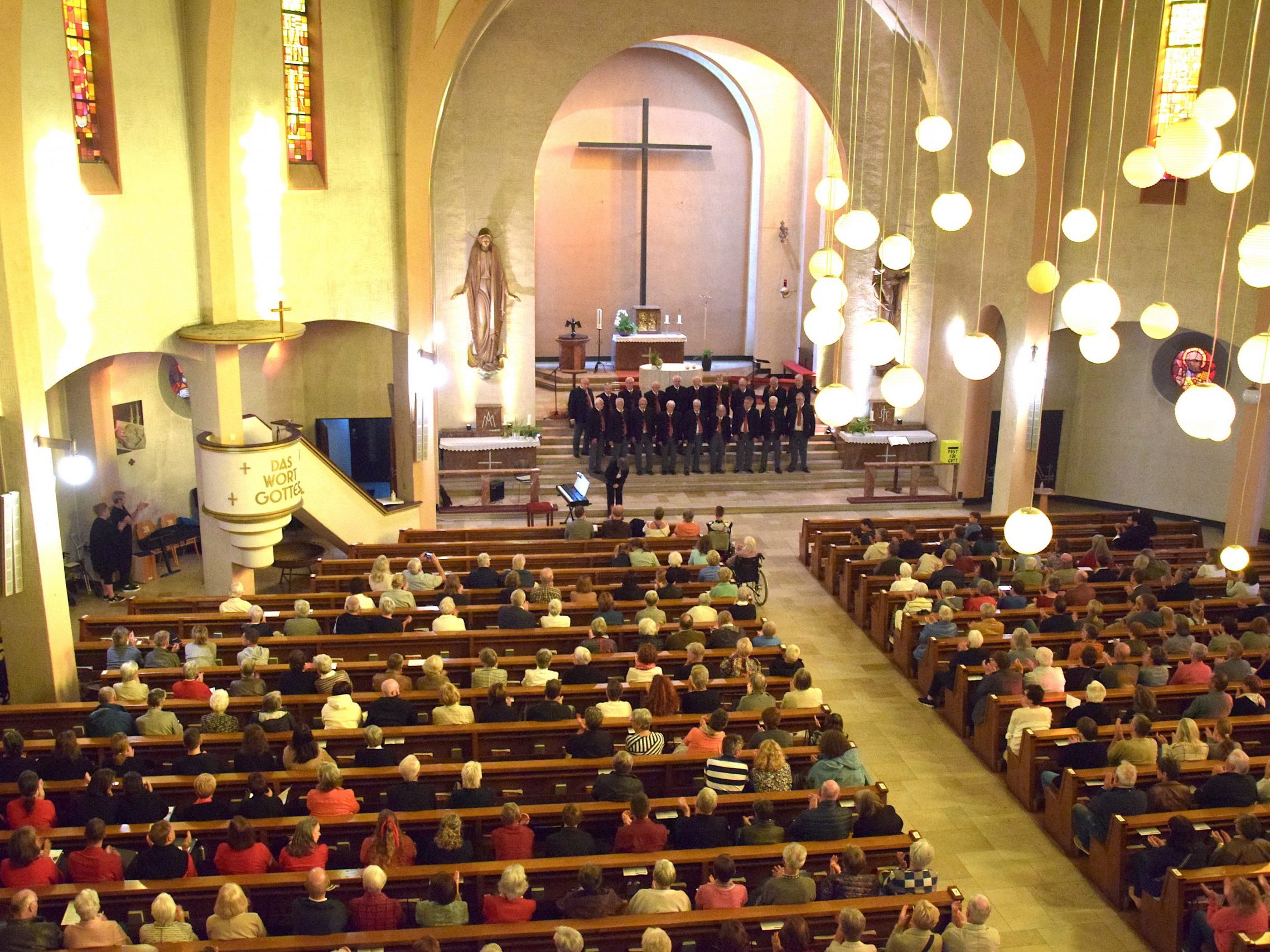 Das Konzert "Chörig" in der Bludenzer Heilig-Kreuzkirche verzeichnete zahlreichen Besuch. Das Konzert "Chörig" in der Bludenzer Heilig-Kreuzkirche verzeichnete zahlreichen Besuch.