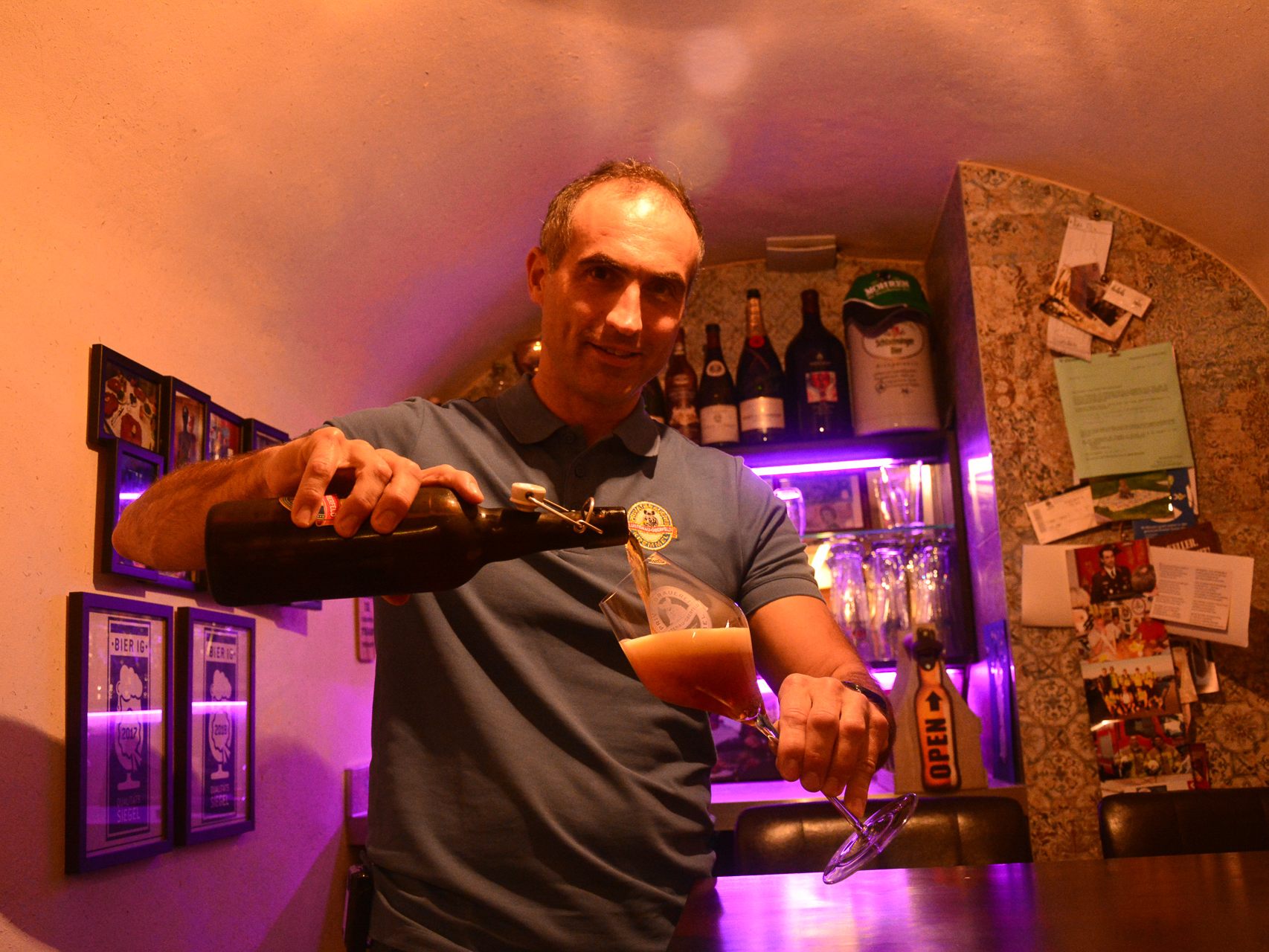 Der Hobbybierbrauer Florian Kremmel hat mit der "Füorbatschumfl" das beste Bier 2023 kreiert. Der Hobbybierbrauer Florian Kremmel hat mit der "Füorbatschumfl" das beste Bier 2023 kreiert.
