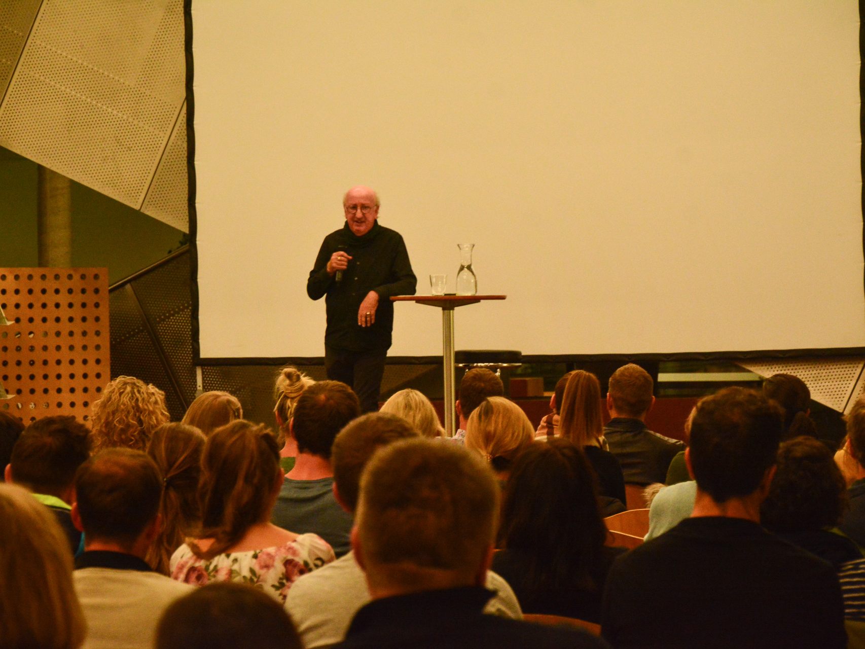 Der aus Deutschland kommende Erziehungsberater Jan-Uwe Rogge war zu Besuch in Lustenau und gab wertvolle Tipps für den Umgang mit Kindern vom Trotzalter bis in die Pubertät.